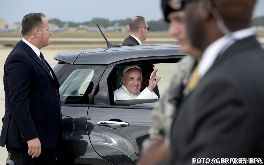 Papa Francisc vizitează SUA într-un Fiat. Tweet-ul de mulţumire al grupului italian a devenit viral pe Internet