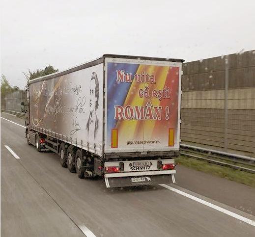 Imagine incredibilă surprinsă pe o autostradă din străinătate! Cum arată TIR-ul unui român 330627