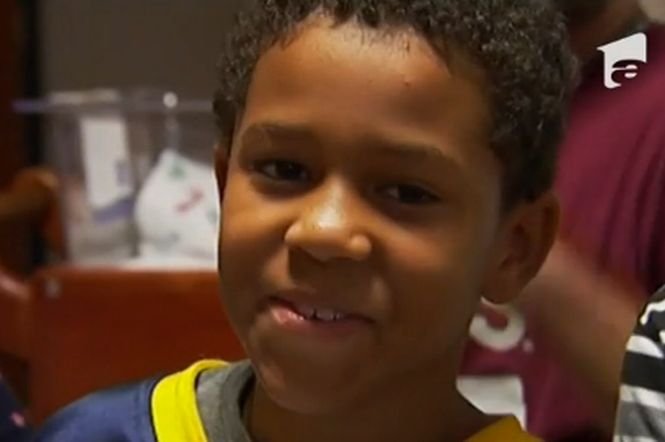 Un băiat de 11 ani şi-a ajutat mama să-l aducă pe lume pe frăţiorul său