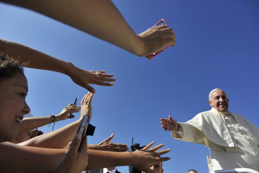 Congresmenul care i-a furat paharul cu apă Papei Francisc