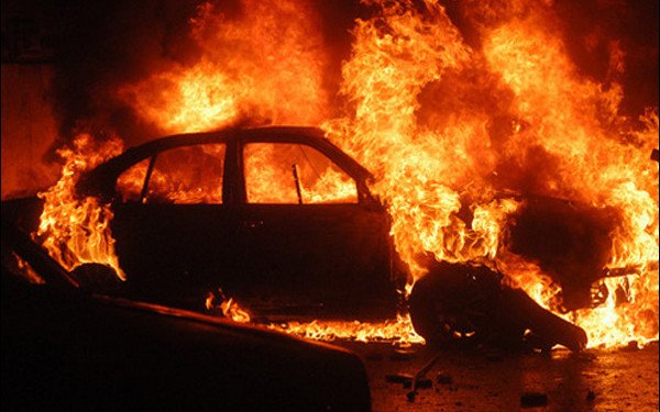Maşini cu numere de România, incendiate la Roma