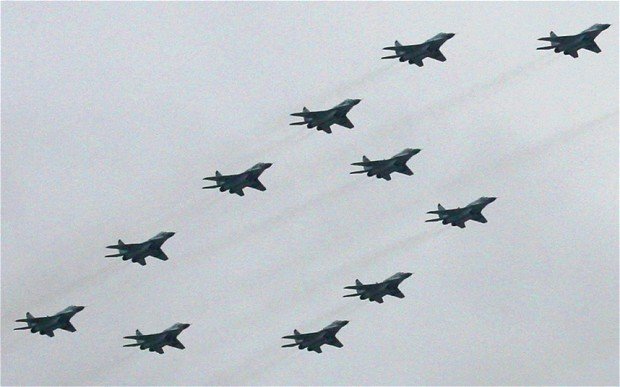 Avioane militare ruse efectuează primele raiduri aeriene în Siria, vizând poziţii teroriste - surse