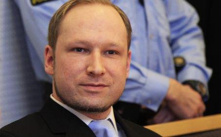 Criminalul în serie Anders Breivik amenință cu greva foamei