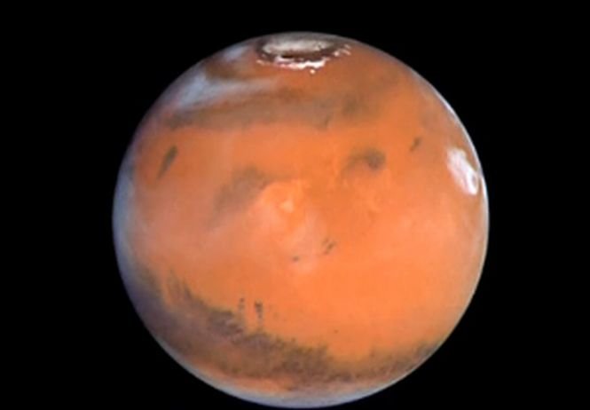 NASA: There is flowing water on Mars