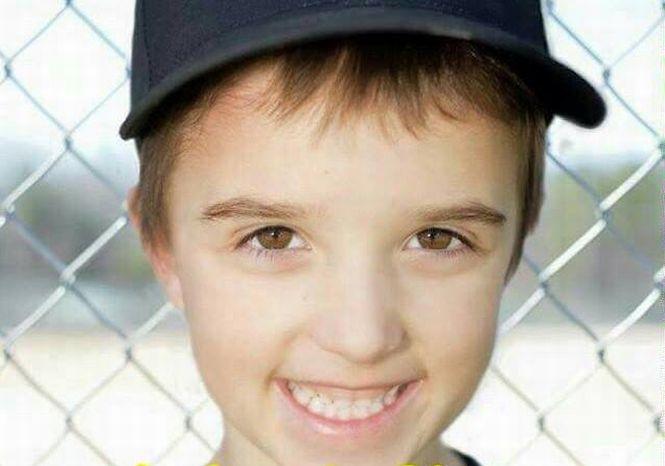 După ce băieţelul lor a murit, părinţii au găsit un mesaj şocant pe masa din sufragerie 332518