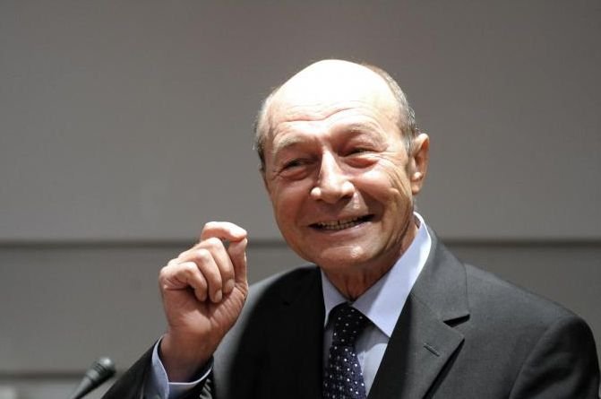 Traian Băsescu face orice pentru a rămâne în atenţia publicului