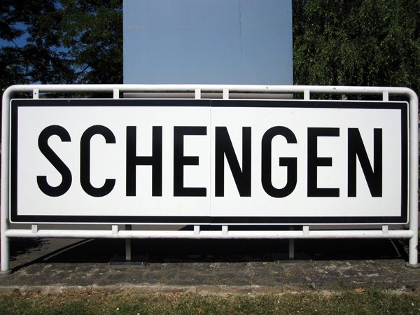România nu va fi primită în spaţiul Schengen, cel puţin până în 2017