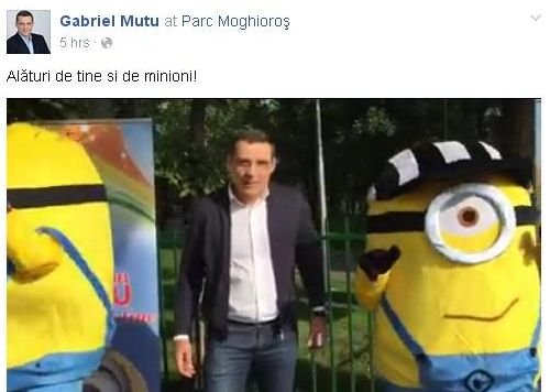 Un senator român îşi face reclamă cu minioni
