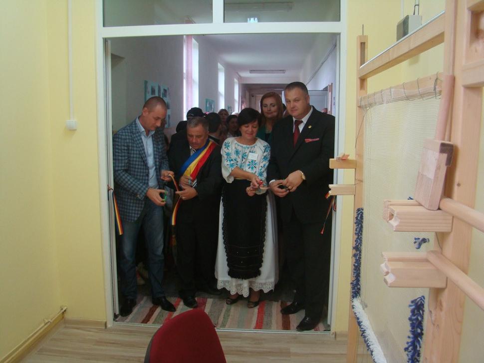 „Atelierul de meșteșuguri” de la Biblioteca Săndulești-Copăceni din județul Cluj și-a deschis porțile pentru elevi și pentru membrii comunității locale 333418