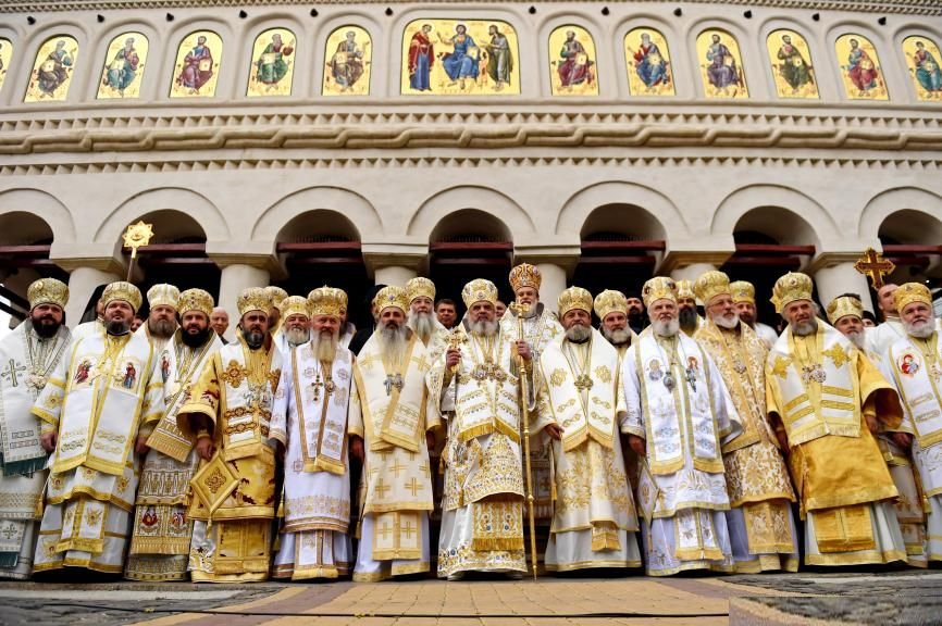 Guvernul României, depăşit numeric de Sfântul Sinod 