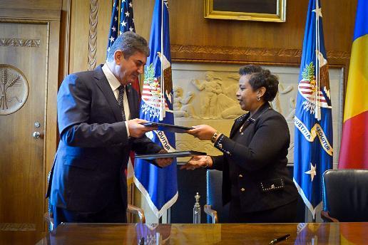 Gabriel Oprea, vizită în SUA. S-a întâlnit cu procurorul general al Statelor Unite 333624