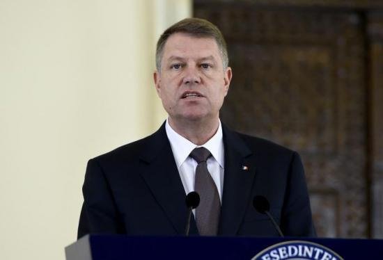 Iohannis: Stop toying with education!