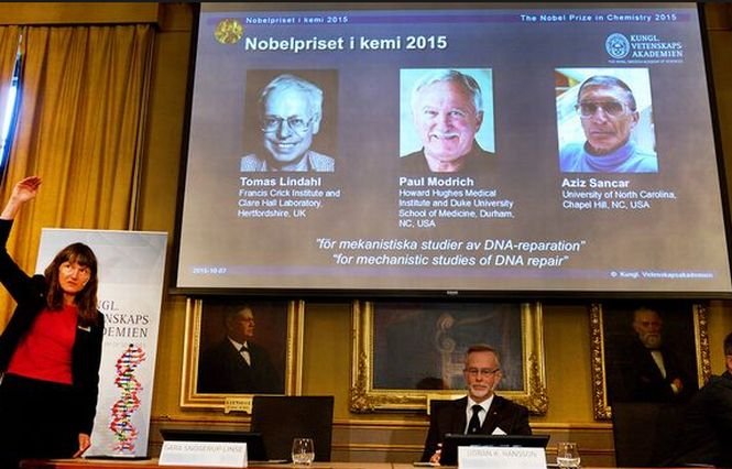 Premiul Nobel pentru Chimie 2015. Doi americani şi un britanic, laureaţi pentru studii privind mecanismele de reparare a ADN-ului