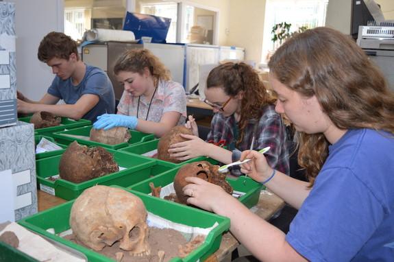 Descoperire şocantă lângă o biserică. Muncitorii au chemat imediat autorităţile 334229