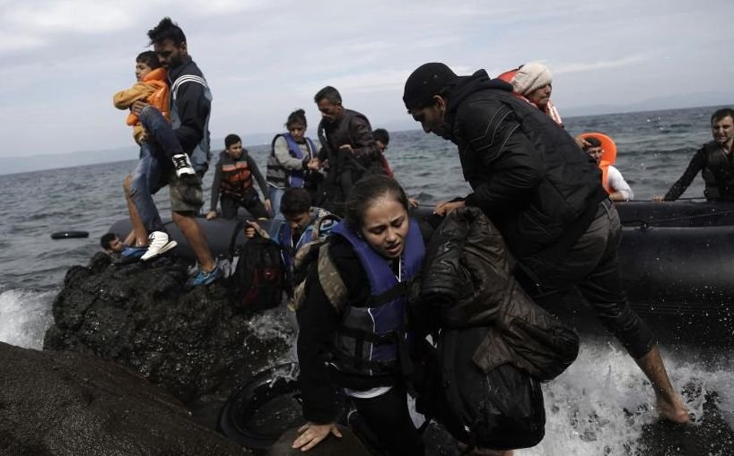 Sute de refugiaţi care încercau să traverseze Mediterana, arestaţi de autorităţile libiene