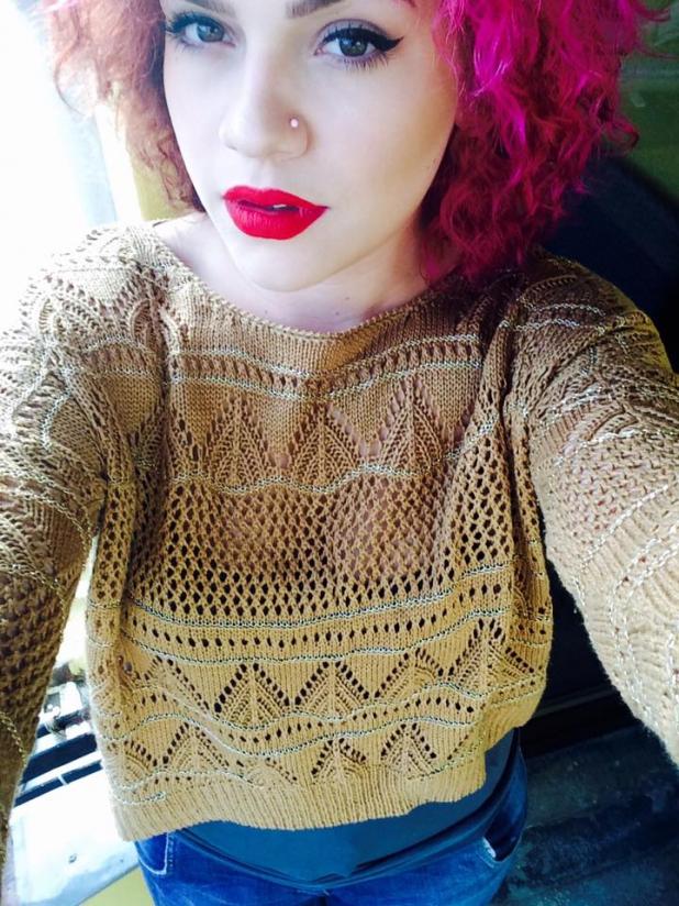 Fata verde de la X Factor care îi face concurenţă Deliei cu schimbările de look!  334522