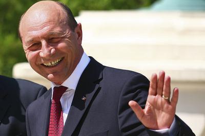 Traian Băsescu și-a făcut public numărul de telefon mobil și adresa de email 334421