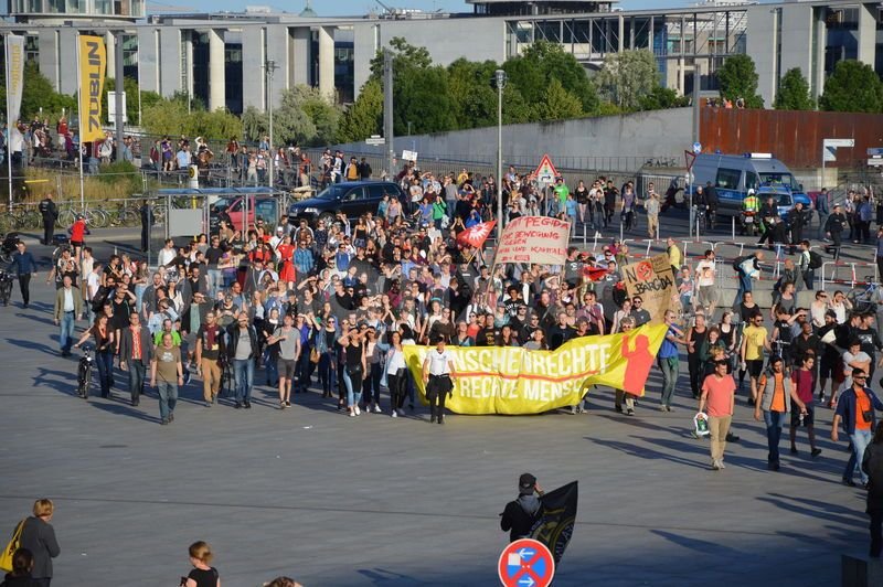 Sute de mii de persoane participă la un protest de amploare în Berlin