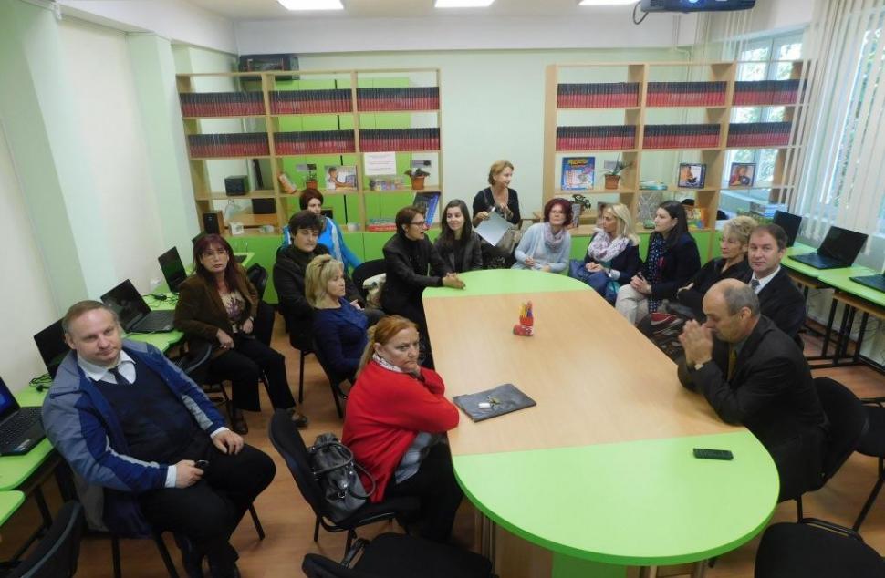 “Ajută un sat. Schimbă o țară”: elevii de la Liceul Tehnologic Special “Samus” din Cluj-Napoca  au început cursurile “Clubului multimedia” 335043