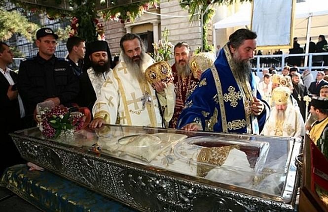 Credincioşii ortodocşi o prăznuiesc astăzi pe Sfânta Parascheva. Peste 100.000 de pelerini, la moaştele Sfintei