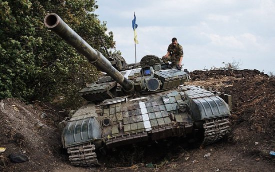 Armistiţiu doar pe hârtie. Un militar ucrainean a fost ucis în confruntări cu insurgenţi