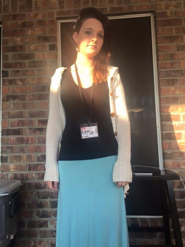 I-au turnat lipici pe cap la şcoală şi a ajuns de urgenţă la spital. Ce a făcut fata după ce medicii i-au ras părul este impresionant  335576