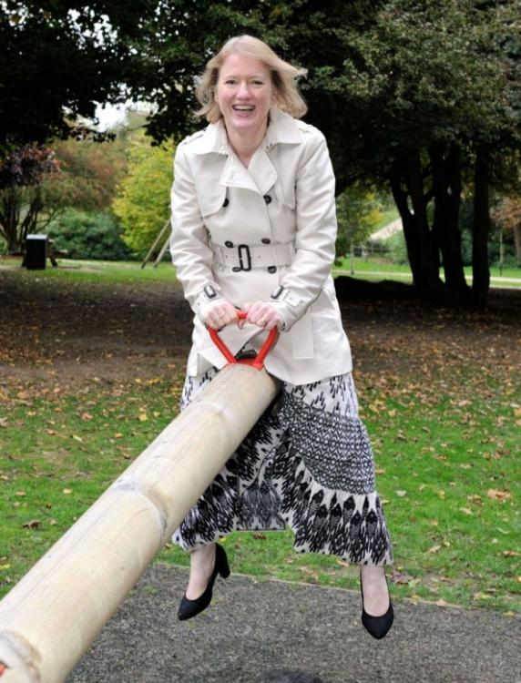 Cântărea peste 120 de kilograme şi colegii fiicei sale râdeau de ea. Este incredibil cum arată acum 335703