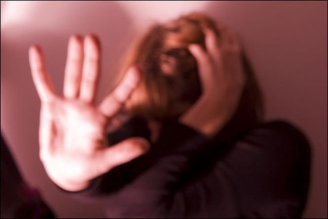 Mărturia tinerei sechestrate pentru a fi violată: ”M-au lovit în burtă, deși sunt gravidă”