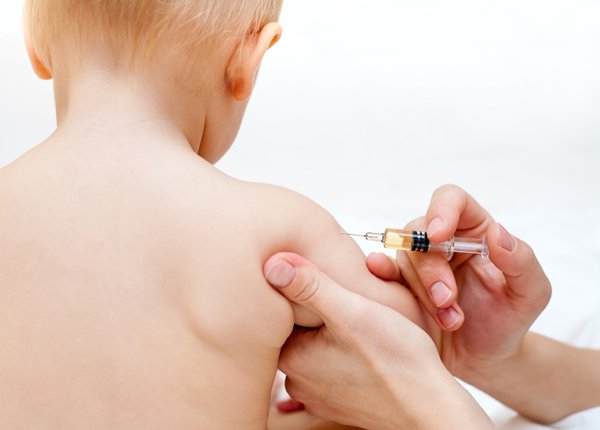 Legea privind obligativitatea vaccinării copiilor împarte lumea medicală în două