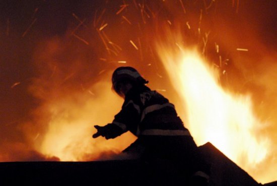 Incendiu puternic într-un oraş din Germania. 12 muncitori bulgari şi polonezi au fost răniţi