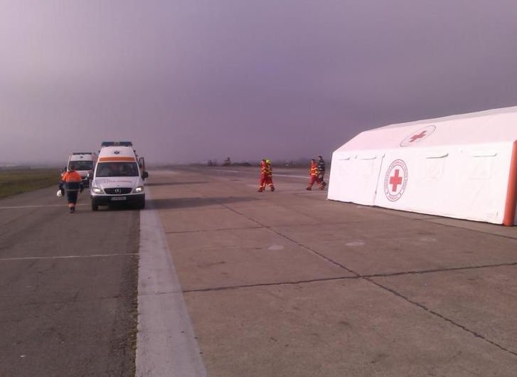 Un avion a ratat aterizarea la Cluj. A &quot;lovit&quot; solul, înainte de pistă. Vezi cum a decurs exerciţiul de alarmare