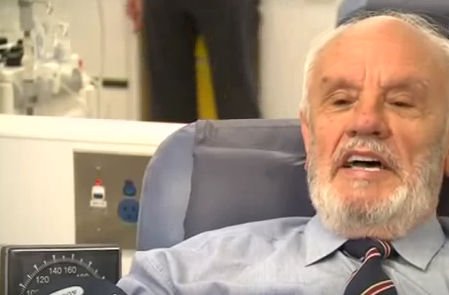 Eroul care donează sânge de 60 de ani. Anticorpii lui au salvat milioane de vieţi