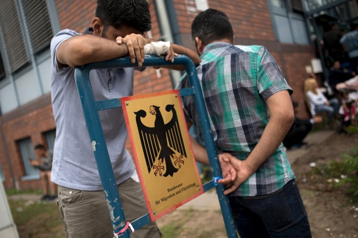 Germania adoptă de urgenţă legea care îi va devasta pe refugiaţi