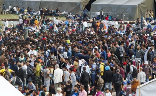 Număr record de imigranţi şi refugiaţi sosiţi în Grecia 