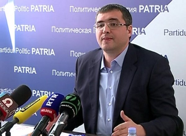 Renato Usatîi a fost reţinut pe aeroportul din Chişinău. Primarul se întorcea din Rusia