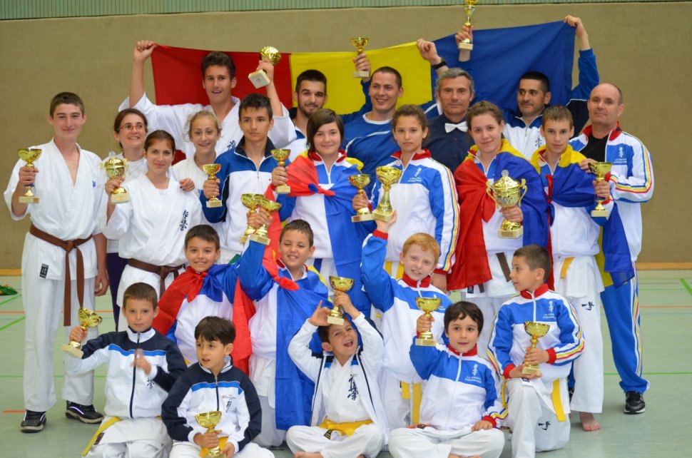 România, 78 de medalii la Mondialele Unificate de Karate