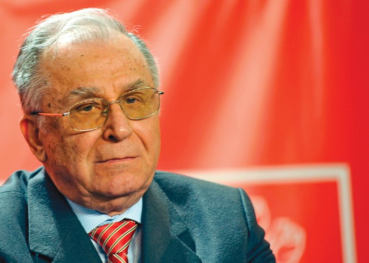 Ion Iliescu, preşedintele acuzat de violenţe împotriva poporului