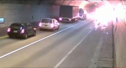 Accident teribil în Coreea de Sud: Un camion cu butelii a explodat într-un tunel VIDEO