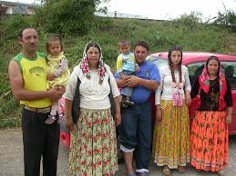 O familie de romi va încasa 160.000 de euro despăgubiri de la statul român. Cum a fost posibil