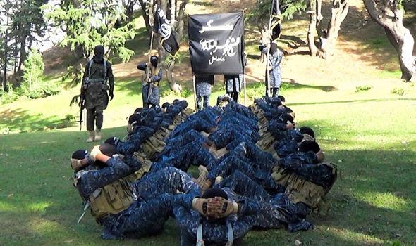 Imagini secrete din timpul antrenamentelor jihadiştilor ISIS. Cum sunt instruiţi viitorii terorişti 338288