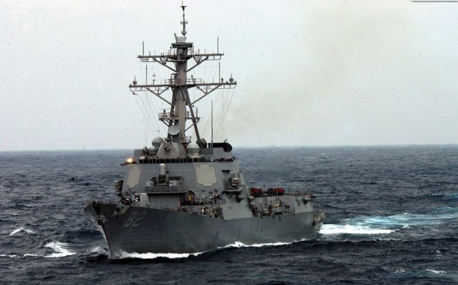 Tensiuni între SUA şi China. O navă de război americană a intrat în apele teritoriale chineze