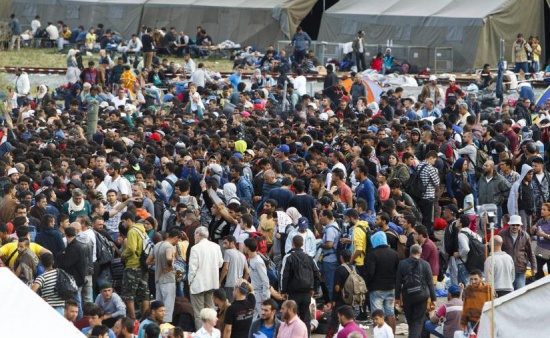 Ajutor de urgenţă pentru Grecia, în contextul crizei migranţilor