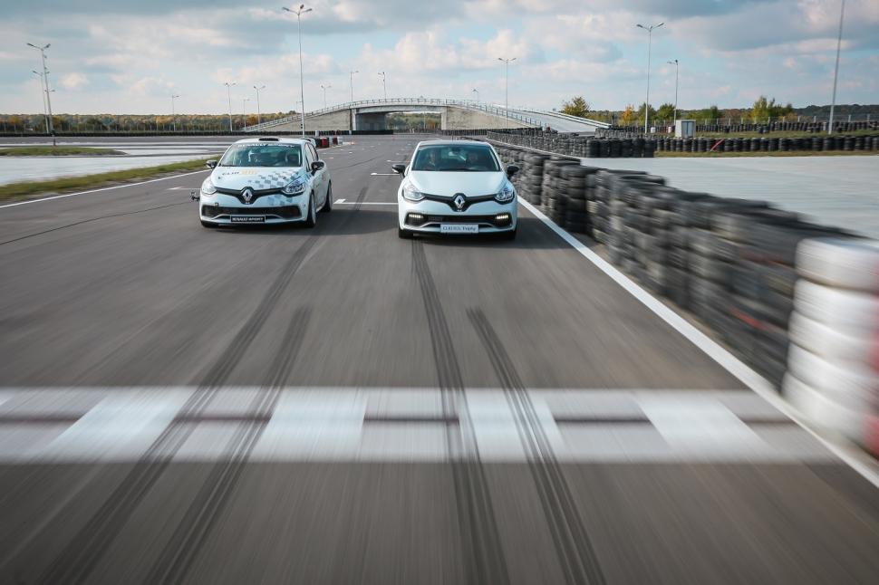 Renault Clio RS Trophy s-a lansat oficial în România - FOTO 338475