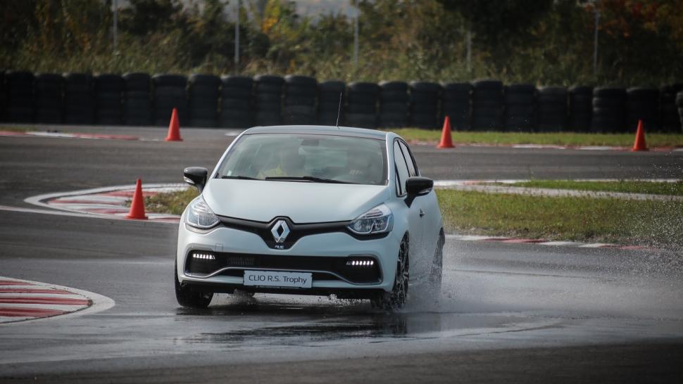 Renault Clio RS Trophy s-a lansat oficial în România - FOTO 338476