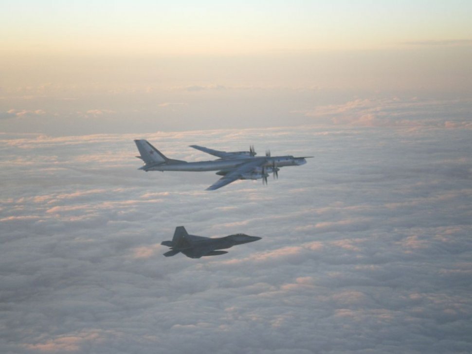 Incident în Marea Japoniei. Două bombardiere ruseşti, interceptate de avioane de vânătoare americane