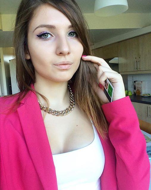 Este atât de frumoasă încât toată lumea o consideră ”proastă” și ”superficială”. Asta deși vorbește cinci limbi străine 338762