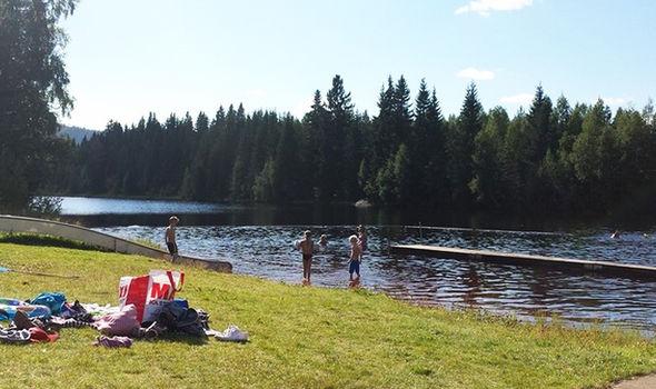 Autorităţile au ajuns la disperare! Refugiaţii din această ţară au refuzat vile cu piscină şi saună 338770