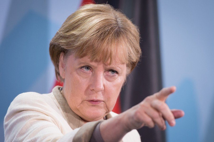 Sute de plângeri pentru &quot;înaltă trădare&quot;, depuse împotriva Angelei Merkel