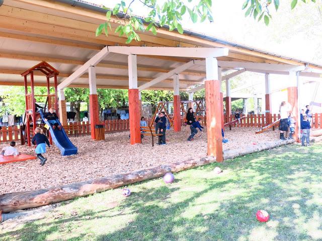 Copiii de la Școala Primară “Domino Servite” din Voiteg, județul Timiș,  beneficiază de spațiu de joacă modern 338936