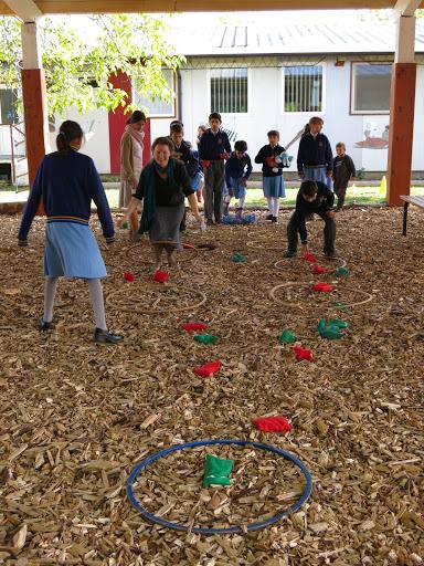 Copiii de la Școala Primară “Domino Servite” din Voiteg, județul Timiș,  beneficiază de spațiu de joacă modern 338940